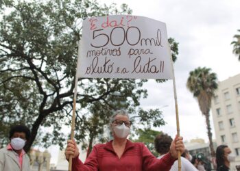 Editorial: números de uma tragédia sanitária que falam por si no Brasil