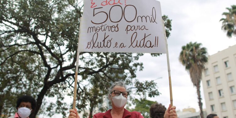 Editorial: números de uma tragédia sanitária que falam por si no Brasil