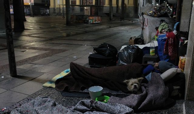 Artigo: Farrapos humanos, o odor que incomoda – por Pe. Di Lascio