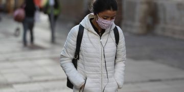 Medo da Covid-19 atinge escala máxima entre jovens, mostra pesquisa