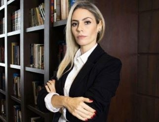 Artigo: Exigir imunizante específico de empregado é conduta abusiva – por Mirella Franco