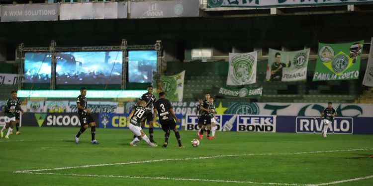 Momento do gol da vitória do Guarani marcado pelo meia Régis- Foto: Celso Congilio/Guarani FC