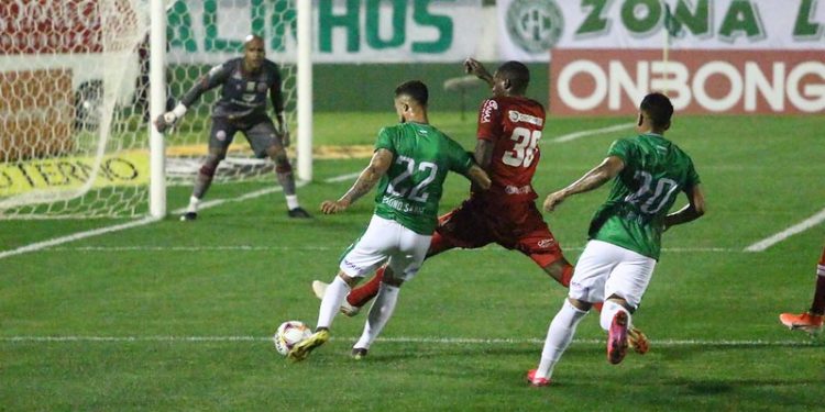O Náutico venceu o Guarani por 2 a 1 no último confronto entre as equipes, no Brinco de Ouro da Princesa - Foto: David Oliveira/Guarani