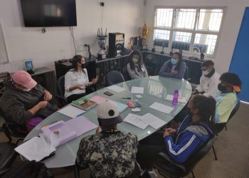 Grupo de jovens no Instituto Vanderlei Cordeiro de Lima: apoio pedagógico a estudantes do Ensino Fundamental e Médio - Fotos: Divulgação