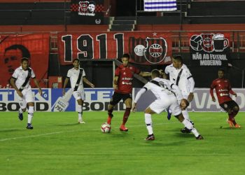 Os gols da partida saíram na segunda metade da etapa final. Foto: Volmer Perez/Divulgação
