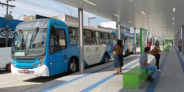Estação de ônibus na Av João Jorge. Número de passageiros aumentou com a diminuição das restrições. Foto: Leandro Ferreira/Hora Campinas