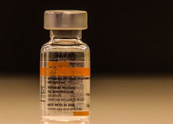 No Brasil, a Coronavac é produzida pelo Instituto Butantan e foi a primeira vacina aplicada na população. Foto: Divulgação