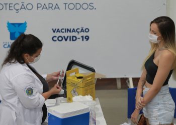 Segundo mutirão da vacina, no Centro de Vivência do Idoso no Taquaral. Foto: Leandro Ferreira \ Hora Campinas