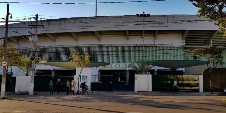 Fachada do estádio Brinco de Ouro, que será palco do eletrizante Dérbi 200 - Foto: Leandro Ferreira/Hora Campinas