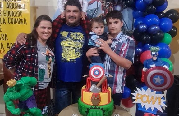 A família Favaro comemora aniversário do filho após drama causado pela Covid. Foto: Arquivo Pessoal