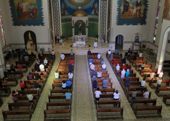 Fiéis celebram o Dia de Cosrpus Christi na Igreja Santo Antônio, em Campinas. Fotos: Leandro Ferreira \ Hora Campinas,