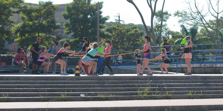 Grupo faz atividade física no  Parque Taquaral: umidade baixa. Foto: Leandro Ferreira \ Hora Campinas