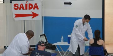 Posto de vacinação em Campinas: cidade vê aumentar o volume de infecções pelo novo coronavírus. Foto: Leandro Ferreira \ Hora Campinas