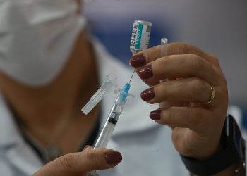A meta vacina com ao menos uma dose, toda população adulta dos 645 municípios até meados de setembro. Foto: Leandro Ferreira \ Hora Campinas
