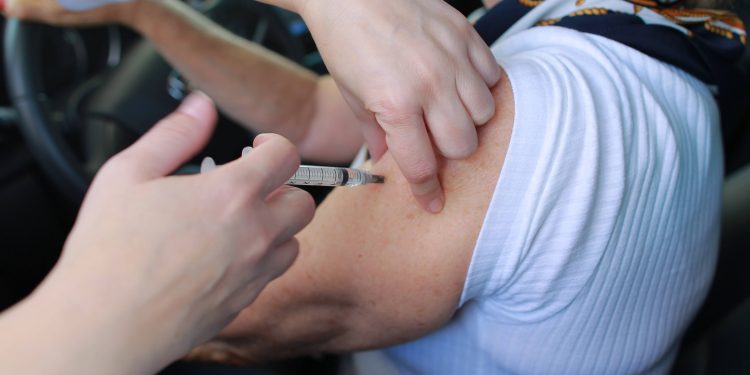 Ao menos 26 mil doses de vacina estariam com prazo de validade vencido. Foto: Leandro Ferreira/Hora Campinas