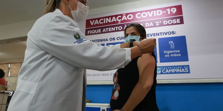 Em Campinas, as vacinas são aplicadas em 63 Centros de Saúde (CSs) apenas com dia e horário marcados. Foto: Leandro Ferreira \ Hora Campinas