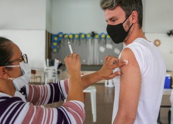 Vinhedo: novo lote de vacinas para 43 a 49 anos; agendamento será 2ª