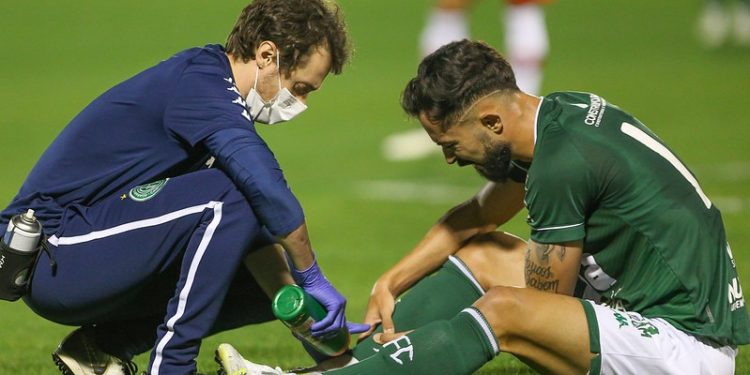 Bruno Sávio sentiu dores na perna direita e desfalca o Guarani- Foto: Thomaz Marostegan/Guarani FC