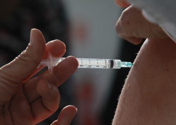 A vacina contra a Covid-19 pode trazer mais vantagens, além da proteção à vida. Foto: Leandro Ferreira/Hora Campinas