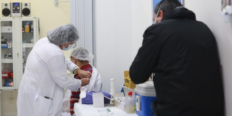 Parceria com empresa vacina 32 funcionários no primeiro dia