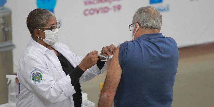 Apenas 0,4% não compareceram para tomar a segunda dose da vacina contra a Covid-19. Foto: Leandro Ferreira/Hora Campinas