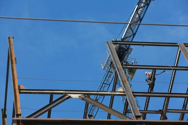 Setores imobiliário e da construção surpreendem e mantêm motor ligado