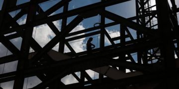 Setores imobiliário e da construção surpreendem e mantêm motor ligado