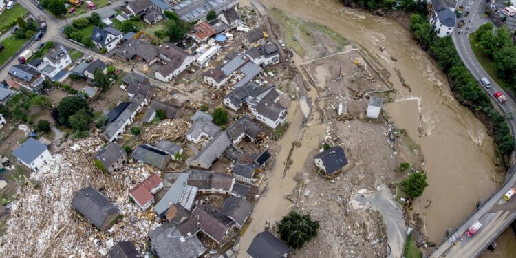 Chuva provoca mais de 60 mortes na Alemanha e Bélgica