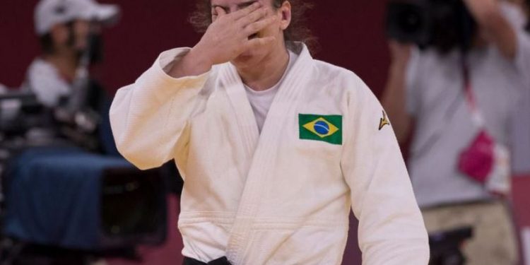 Mayra é primeira judoca do Brasil a conquistar medalha em três olimpíadas - Foto: Júlio César Guimarães/COB