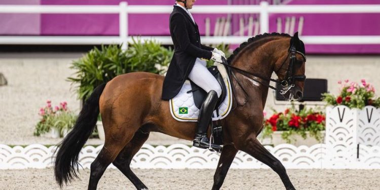 João Victor Oliva alcança nota histórica no adestramento