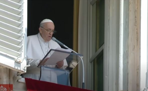 Papa faltará à missa dominical, mas fará oração