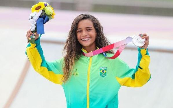 Brasileira ganhou a medalha de prata no Skate Street: a atleta mais jovem da história do Brasil - Foto: Vander Roberto/COB