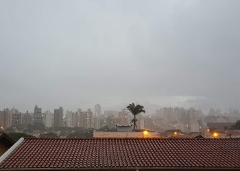 Nevoeiro da manhã dá uma ideia da madrugada gelada enfrentada pelos campineiros, com sensação térmica abaixo de zero Foto: Leandro Ferreira/Hora Campinas