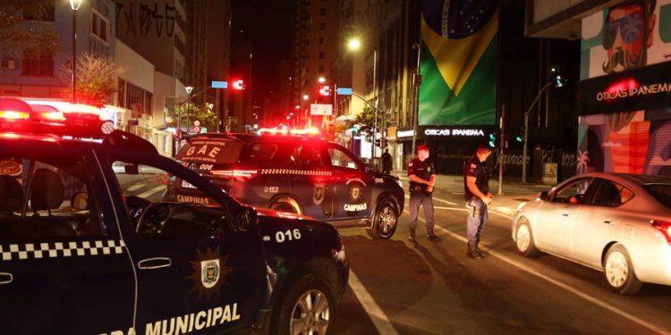 Barreira da GM na Avenida Francisco Glicério em março desse ano Foto: Adriano Rosa/PMC/Divulgação