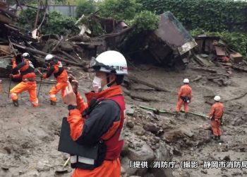 Emergência no Sudoeste do Japão foi declarada uma semana após fortes chuvas de monção, que desencadearam um deslizamento de lama Foto: Departamento de Bombeiros de Shizuoka