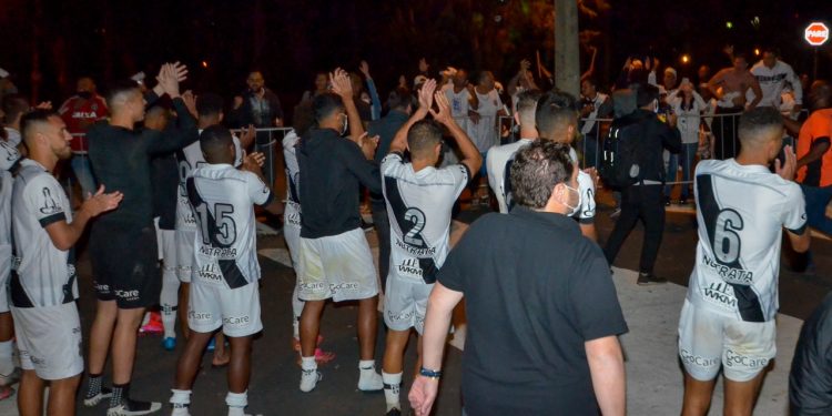 Ponte Preta restabelece romance com a torcida