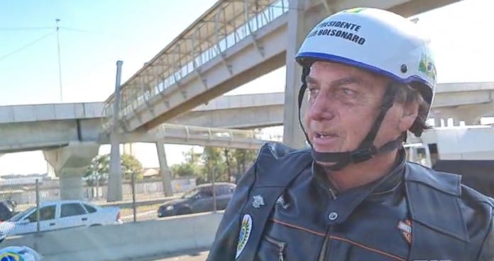 Bolsonaro participa de motociata em Porto Alegre
