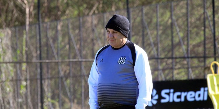 Em Goiânia, Ponte Preta tenta engatar reação contra o Vila Nova