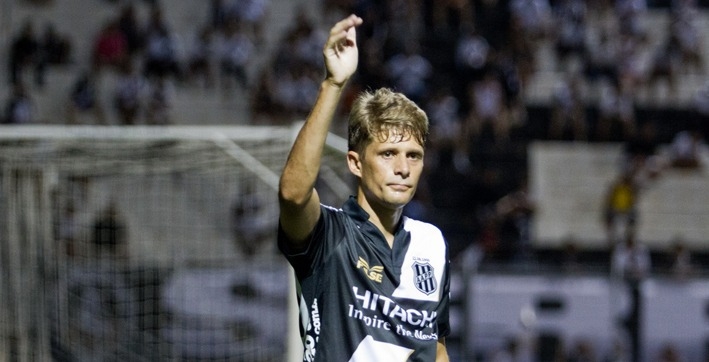 Adrianinho e sua história particular contra o Náutico