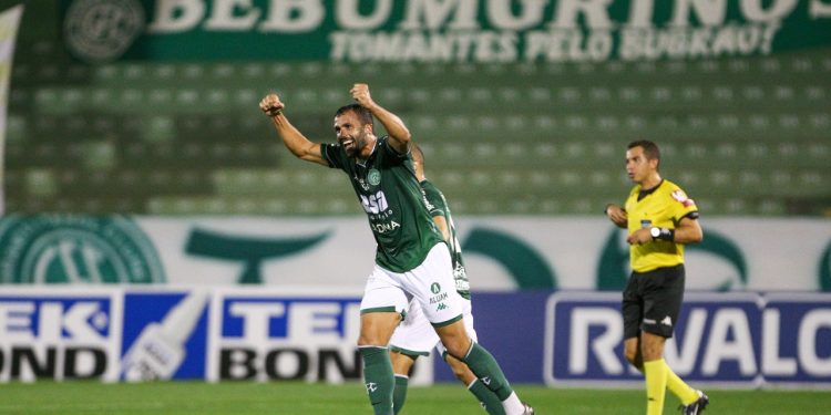 Guarani vence CRB por 1 a 0 e entra no G4 da Série B