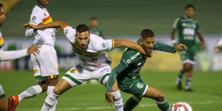 Resultado encerra a sequência de quatro vitórias do Bugre na Série B. Fotos: Thomaz Marostegan/Guarani FC