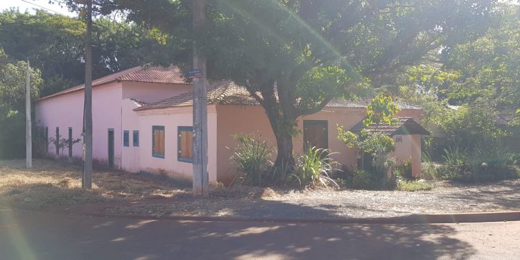 Protesto evita fechamento de bairro e garante acesso a centro cultural