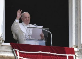 Papa Francisco durante o Angelus deste domingo (04). Foto: Vaticano News