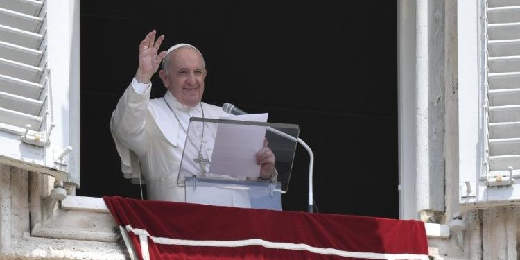Papa Francisco passa por cirurgia no intestino