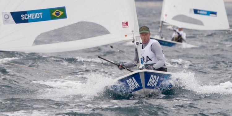 Vela brasileira tem dia positivo de regatas no Japão