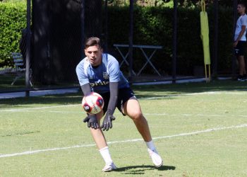 Goleiro Ivan voltou a ser relacionado contra o Avaí e participou de jogo-treino - Fotos: Ponte Press/Diego Almeida
