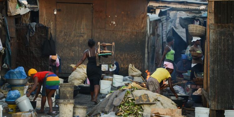 Pandemia leva 118 milhões de pessoas a passar fome em 2020