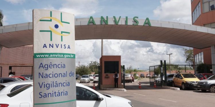 Anvisa reforça que não há estudo conclusivo sobre 3ª dose