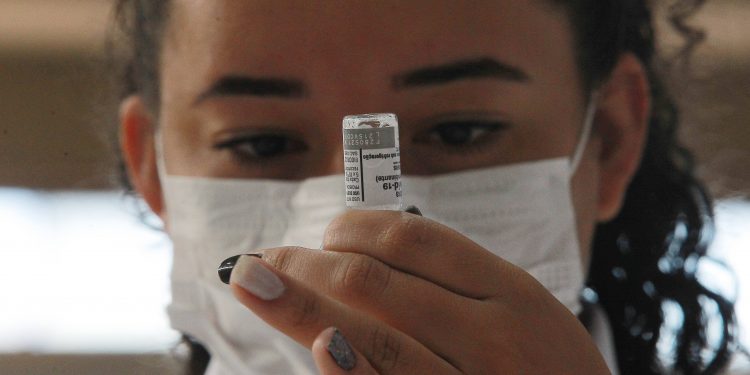 SP antecipa calendário e planeja vacinar adolescentes a partir de 18 de agosto