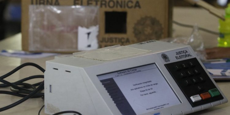 Mais urnas serão submetidas ao teste de integridade do sistema. Foto: Fernando Frazão/Agência Brasil)